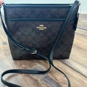 NWT Coach classic crossbody purse